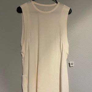 Old Navy cream color activewear top
